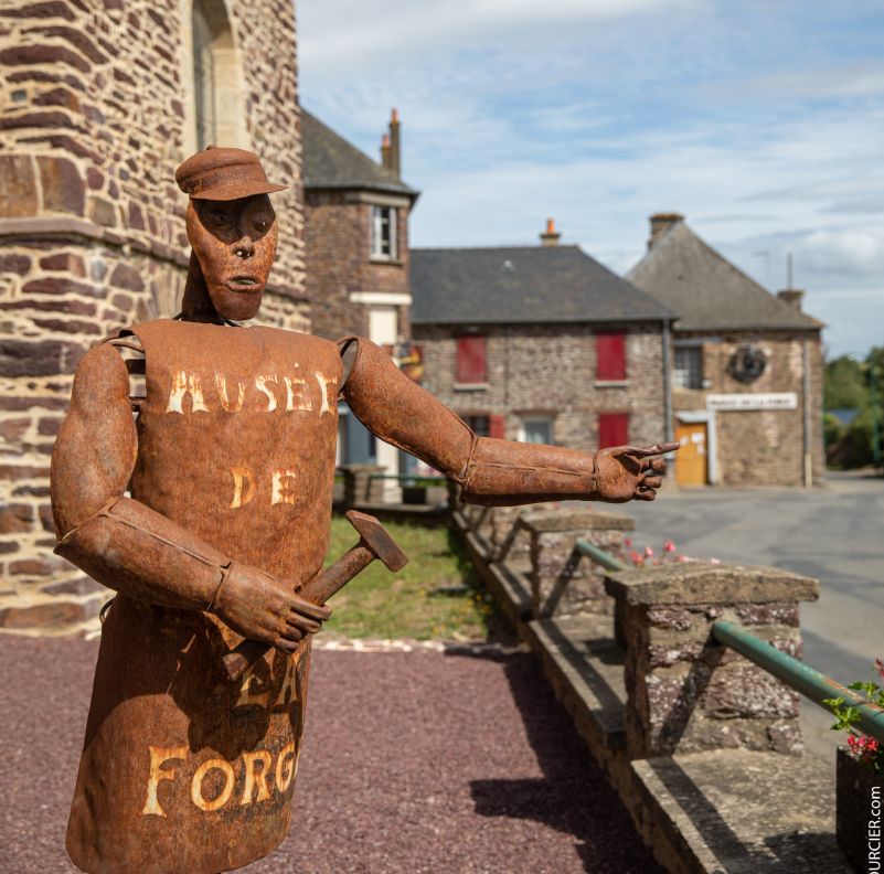 statue acier musée de la forge